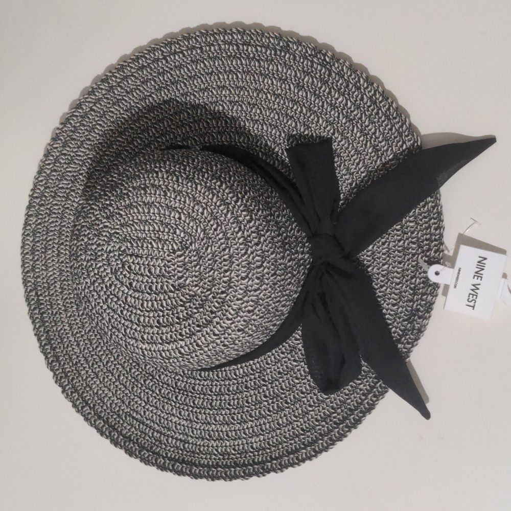 Nine West Chic UFP 50 Black & White Straw Summer Hat. NWT